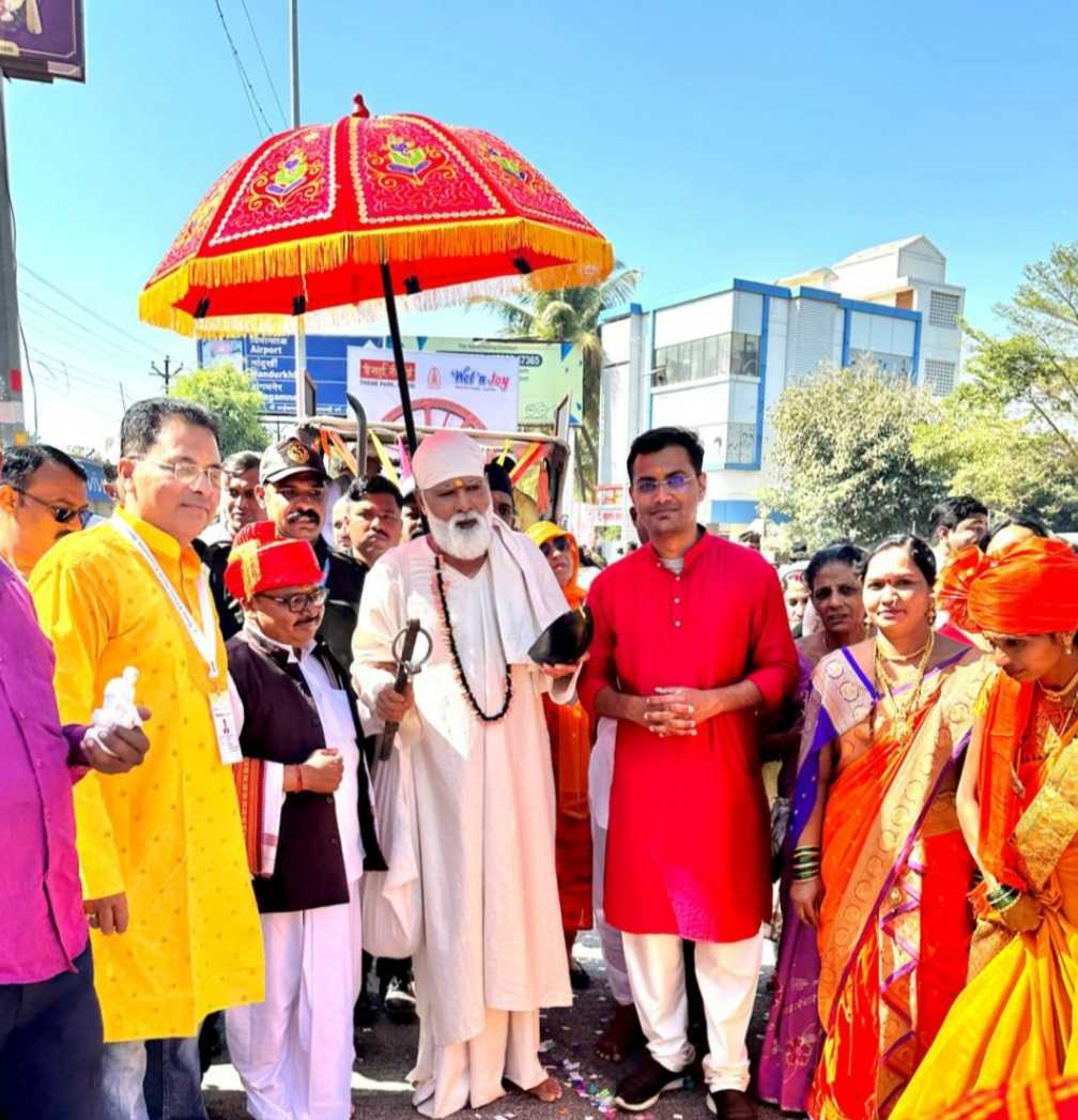 साईभक्तांसह व रेन्बो स्कुलच्या विद्यार्थ्यांच्या 1