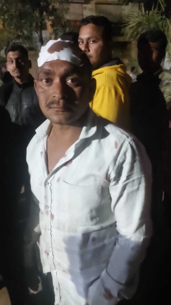 झेंडा लावण्याच्या कारणावरून दगडफेक